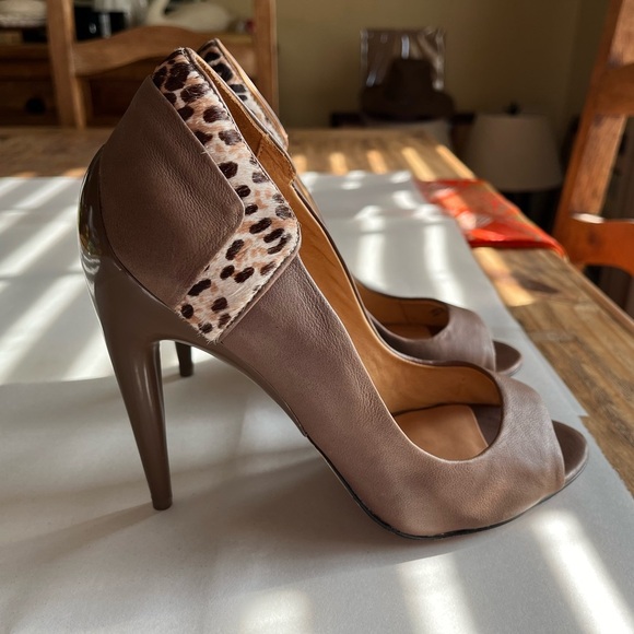 VTG Deadstock L.A.M.B Dora Brown Leather and Leopard Print Peep-Toe Heels Sz 9.5 - Picture 7 of 16